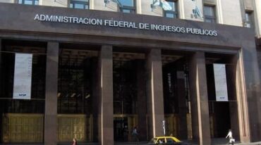 EN EL CENTRO de la telaraña impositiva