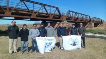 VISIÓN. Crossetti junto a integrantes de la ONG 'Amigos del Arroyo' de la localidad de Tortugas