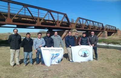 VISIÓN. Crossetti junto a integrantes de la ONG 'Amigos del Arroyo' de la localidad de Tortugas