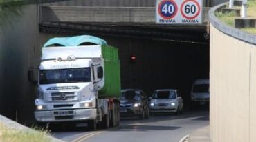 TÚNEL SUBFLUVIAL. La colapsada conexión física entre las capitales provinciales pide una alternativa. Cruces y debate abierto por la determinación de Vialidad Nacional sobre la posible traza para la futura unión a instancias del informe que realizó la consultora Atec. archivo/Mauricio Garín