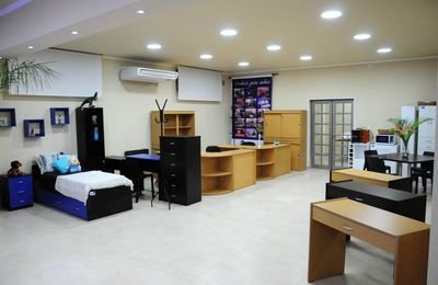 UN SALÓN de exposición y venta de distintos productos fabricados por internados en el marco de las políticas del Instituto Autárquico Provincial de Industrias Penitenciarias. Archivo