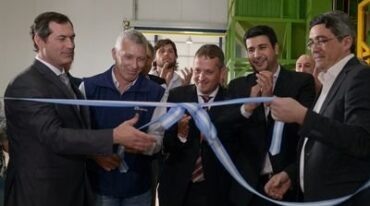 CORTE DE CINTAS. El acto inaugural permitió reflejar el entusiasmo que encierra el emprendimiento.  Prensa Min. de Agricultura
