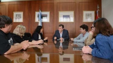 ENCUENTRO. El intendente Luis Castellano (de frente)