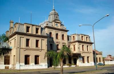RENOVACIÓN. Fachada de la antigua estación ferroviaria Central Córdoba que será intervenida para su puesta en valor.  Archivo