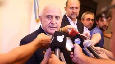 A LA PAR. Así se presentaron Miguel Lifschitz y Omar Perotti en rueda de prensa