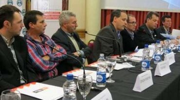 FRENTE EMPRESARIAL. Integrantes de la Agenda Regional de Industrias durante una reunión plenaria