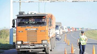 VOLUMEN. En la zona portuaria -a vera de la autopista Santa Fe-Rosario-
