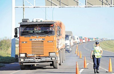 VOLUMEN. En la zona portuaria -a vera de la autopista Santa Fe-Rosario-
