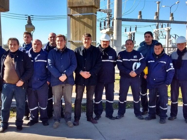 Obras energéticas. Rodrigo Borla junto al vicepresidente de la Empresa Provincial de la Energía
