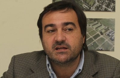 En transformación. Leone en su oficina de la capital provincial. De fondo