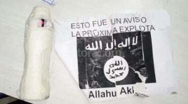 Mensaje terrorista. 'Alahu Akbar' significa 'Dios es grande' y es considerado un grito de guerra. Mirador Provincial
