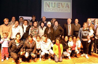 El acto. El gobernador Miguel Lifschitz junto con parte de su gabinete y legisladores en el lanzamiento oficial del programa. Sec. de Com. Social