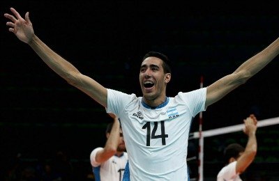 El rosarino Pablo Crer festeja. El seleccionado de Julio Velasco comenzó con triunfos. Gentileza: Getty Images. Sitio oficial Río 2016.