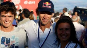 Santiago Lange (centro) y Cecilia Carranza obtuvieron la medalla de oro. Facebook.
