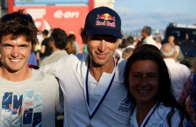 Santiago Lange (centro) y Cecilia Carranza obtuvieron la medalla de oro. Facebook.