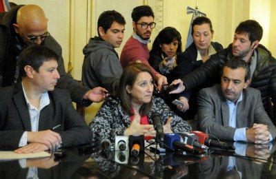Mónica Fein anunció acciones para controlar las actividades que podrían relacionarse con la delincuencia. Gentileza: Municipalidad de Rosario.