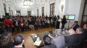 Reparación histórica. El acto se desarrolló en el salón Blanco de Casa de Gobierno