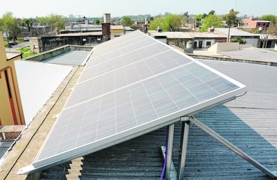 Consumo y aporte. Cada Prosumidor se abastece de la energía solar y genera