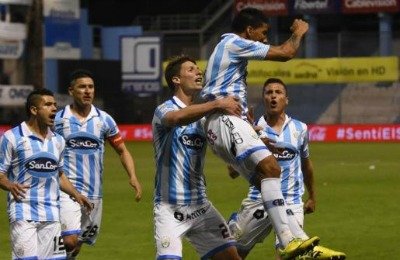 Fernando Luna festeja su gol