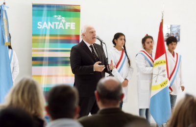 Lifschitz habla. Detrás