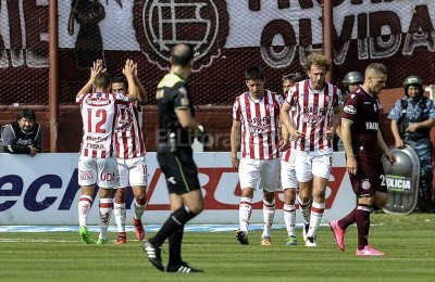 Unión ganó un partido valioso frente a Lanús en el Gran Buenos Aires. Télam.