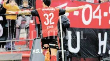 El delantero Ignacio Scocco es el goleador del certamen
