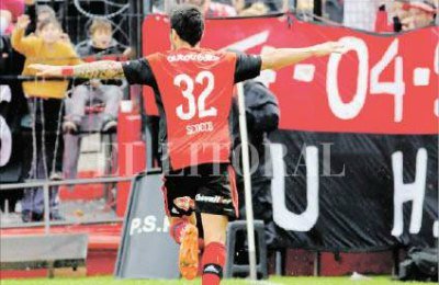 El delantero Ignacio Scocco es el goleador del certamen