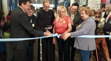 La exposición cultural quedó inaugurada con el clásico corte de cintas. Gentileza: Municipalidad de San Lorenzo.
