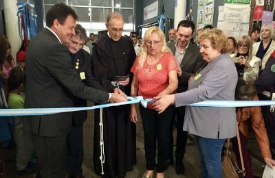 La exposición cultural quedó inaugurada con el clásico corte de cintas. Gentileza: Municipalidad de San Lorenzo.