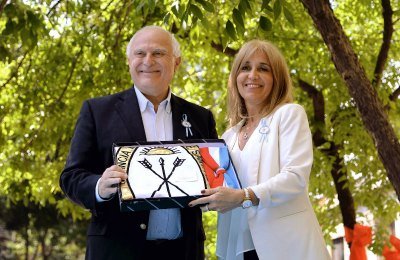 El gobernador Lifschitz encabezó los actos de la escuela en Rosario. Sec. de Com. Social.
