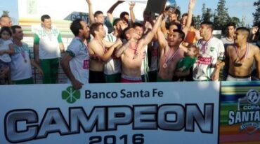 Unión es el primer equipo en levantar el trofeo provincial. Gentileza: prensa Copa Santa Fe.