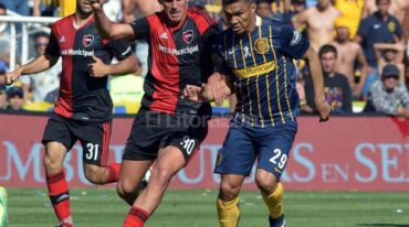 Newell's se llevó el clásico en los minutos de descuento. Télam.