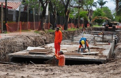 Obra clave. El desagüe Llerena es fundamental para dar efectiva respuesta a los excedentes pluviales de una vasta zona en el norte de la ciudad. Luis Cetraro