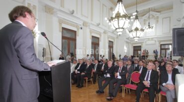 Saglione expuso los detalles técnicos del acuerdo alcanzado con las entidades de la provincia después de varios meses de diálogo en diferentes mesas. Manuel Fabatía