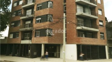 El edificio está en la esquina de Montevideo y Avellaneda. Gentileza: Press Group.