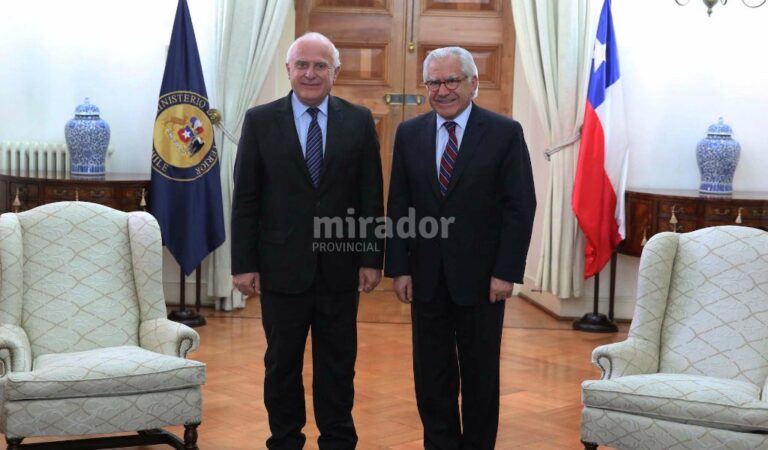 El gobernador de nuestra provincia fue recibido por Mario Fernández Baeza. Sec. de Com. Social.