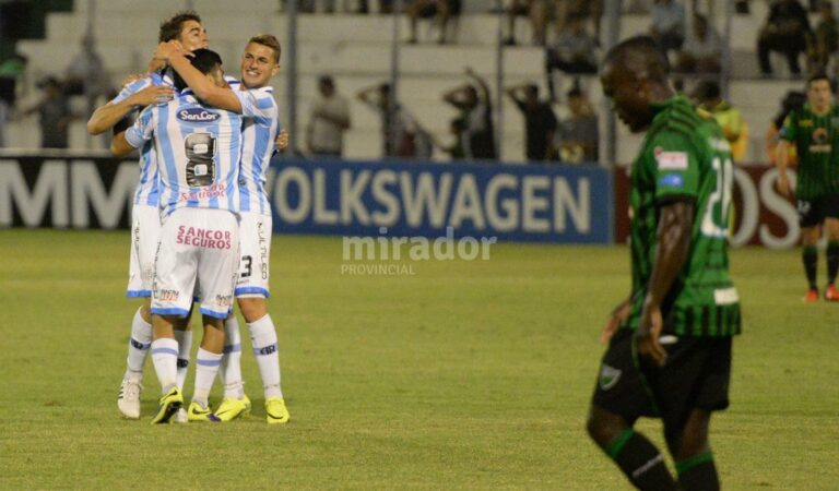 El equipo rafaelino goleó como visitante en el Hilario Sánchez. Télam.