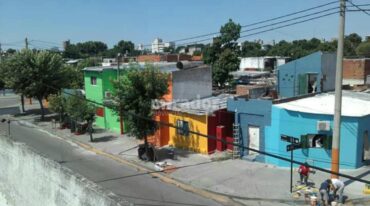 Paraguay al 3.100. Las quince casas de la vereda impar tienen ahora colores intensos