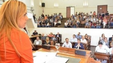 La concejala Daniela León extenderá su gestión al frente del Deliberativo rosarino. Twitter