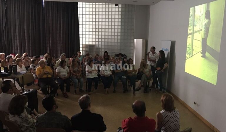 La publicación es el resultado del cruce de prácticas integradoras relacionadas a lo creativo y a la experiencia estética en el marco de un sistema sanitario. Gentileza: Municipalidad de Rosario.