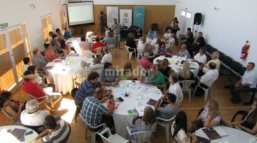 La discusión del plan urbano en Pueblo Esther se realizó en el Centro Cultural. Gentileza: prensa ECOM.