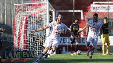 Franco Soldano festeja su gol
