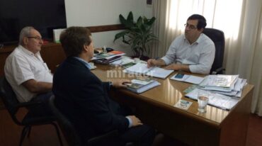 Vallejos recibió en su despacho a Jukic para hablar sobre mejoras en el puerto de Reconquista. Gentileza: Municipalidad de Reconquista.