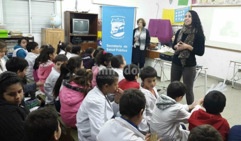 Las charlas buscan generar hábitos de alimentación saludable en los chicos. Gentileza: Municipalidad de Casilda.