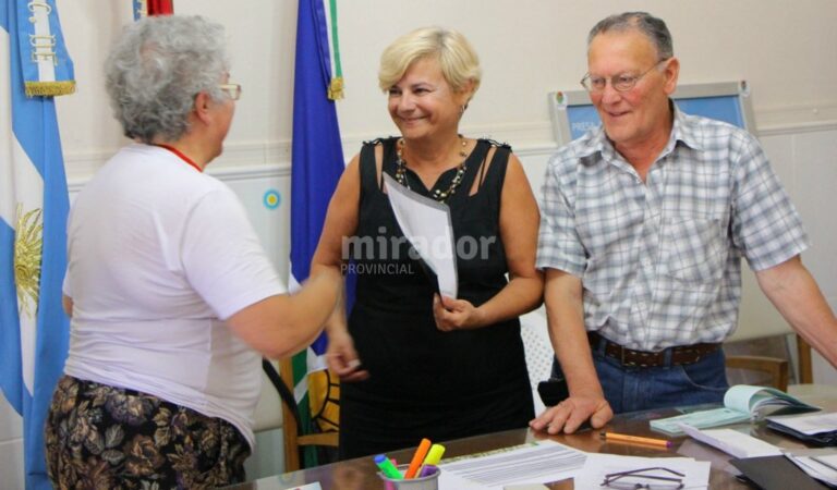 La intendenta Stella Clérici hizo la entrega formal de los fondos. Gentileza: Municipalidad de Cañada de Gómez.
