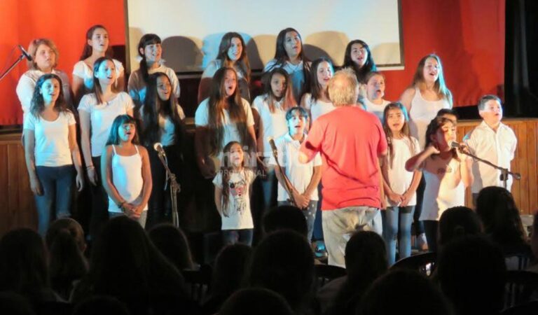 El director del Coro Kennedy de Buenos Aires