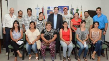 El intendente Vallejos encabezó el acto de entrega de fondos a emprendedores. Gentileza: Municipalidad de Reconquista.
