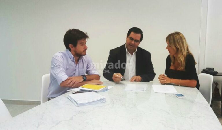 Vallejos se reunió con autoridades del Estado nacional para obtener la ejecución de estas obras. Gentileza: Municipalidad de Reconquista.