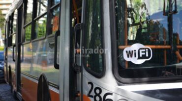 Los usuarios con discapacidad visual que aguardan la línea podrán saber cuándo está arribando a partir del anuncio automático. Gentileza: Municipalidad de Rosario.