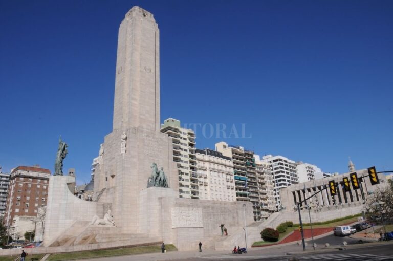 El Monumento a la Bandera es el epicentro de los festejos Archivo